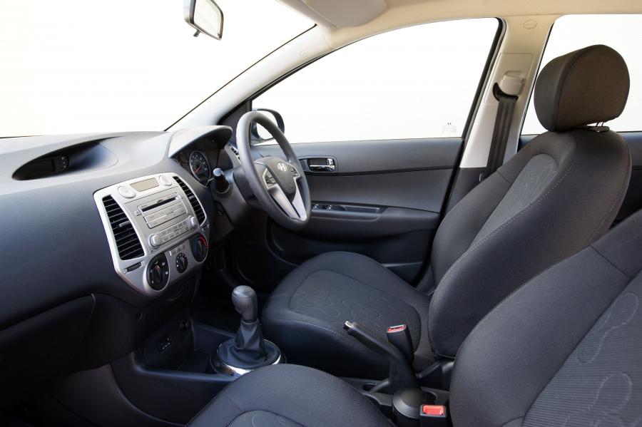  Hyundai i20 BlueDrive 2012 года  (UK) (фото 9 из 30)
